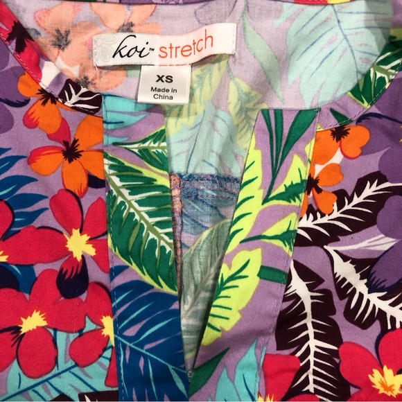 XS Koi Stretch Scrub top - Picture 6 of 8